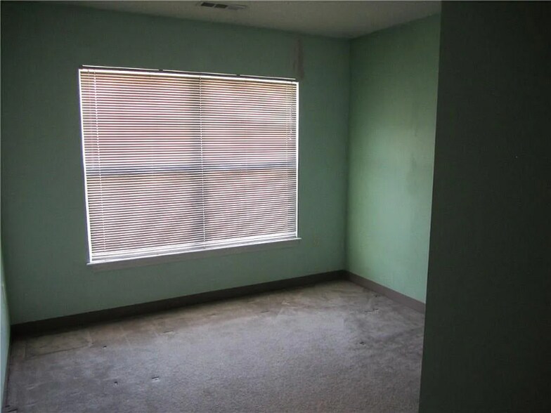 Building Photo - 120 Mill St