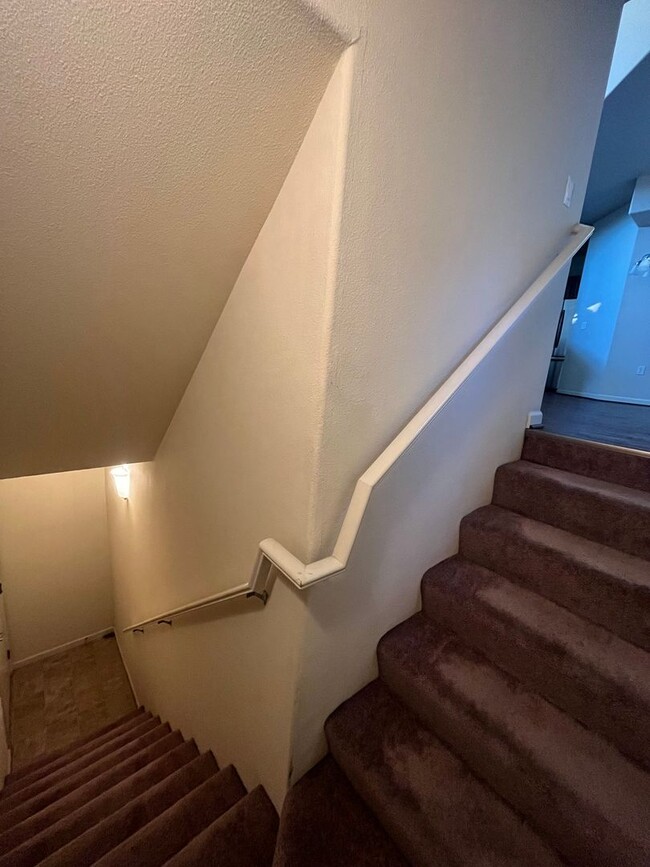 Building Photo - Spacious 2 bed 2 bath condo available in N...