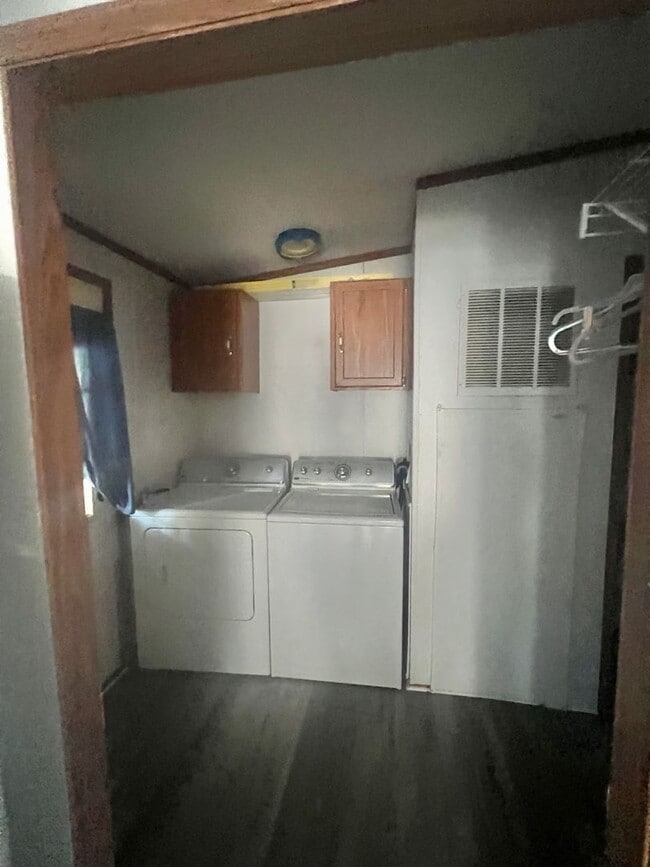 Building Photo - Peden Point/Mrytle Grove/Masonboro Loop South Wilmington  2 garage garage! Oak Trees! Covered Porch!