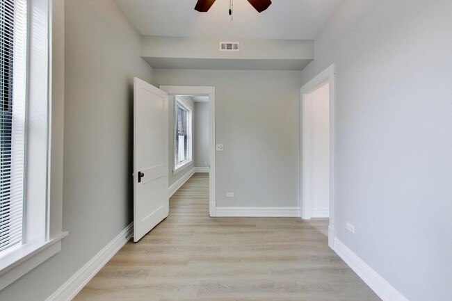 Building Photo - 2114 W Byron St