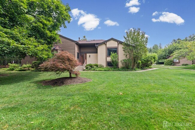 Building Photo - 130 Sayre Dr