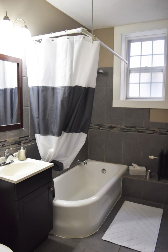Sheffield Court bathroom - The Sheffield