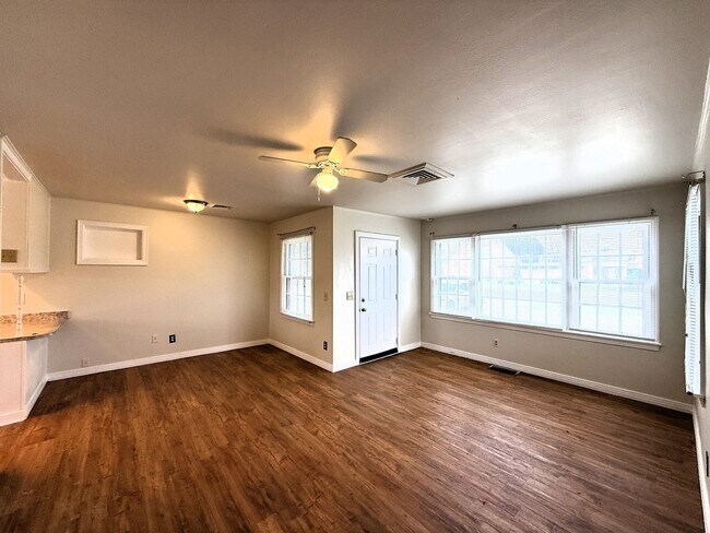 Building Photo - Welcome Home! 15% Discount for two months!!