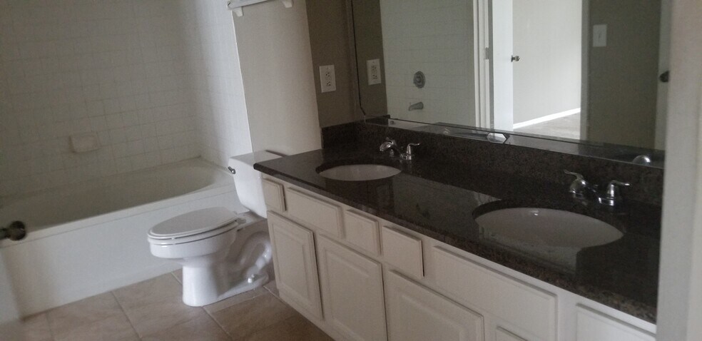 Building Photo - 404 Summit Ridge Pl