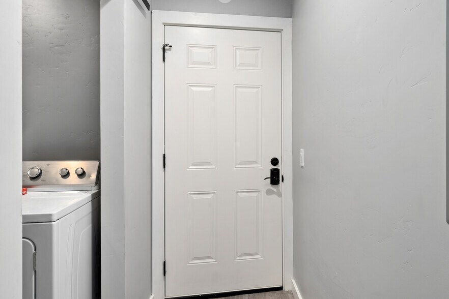 Building Photo - 3228 Broadway