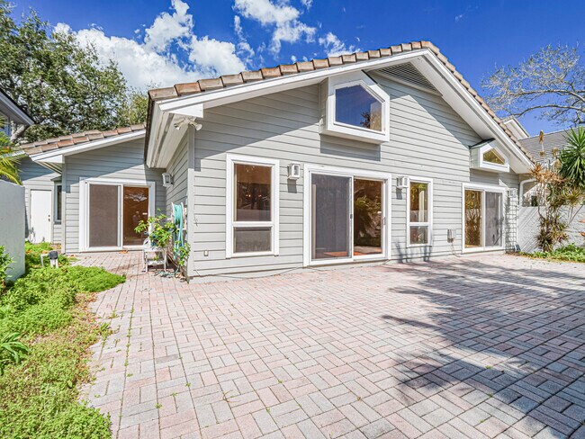 Building Photo - 131 Peppertree Dr