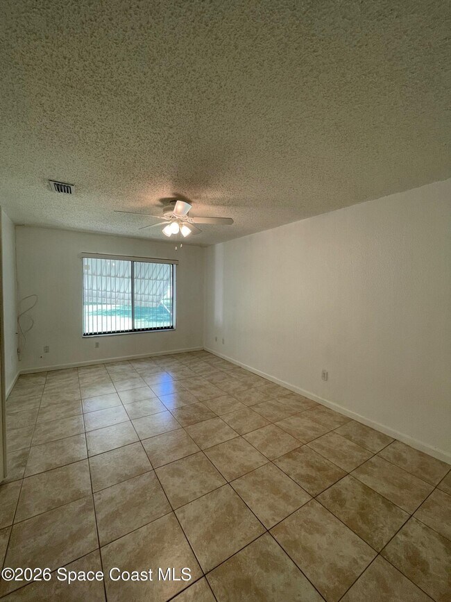 Building Photo - 997 Mariposa Dr NE