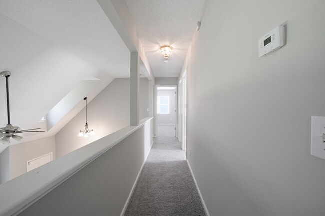 Building Photo - Newly renovated 3Bd 2.5bath SFH in Chadbury Concord