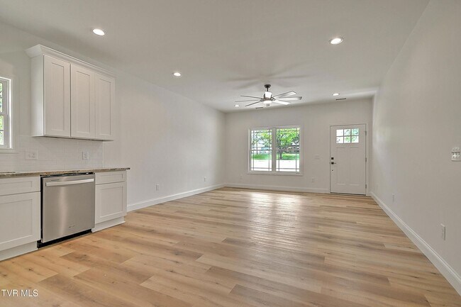 Building Photo - 703 Swadley Rd