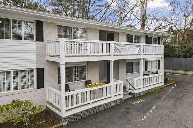 Building Photo - 1988 Wellbourne Dr NE