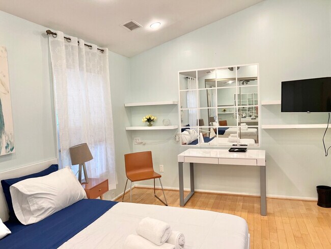 Building Photo - 2304 Hunters Woods Plaza