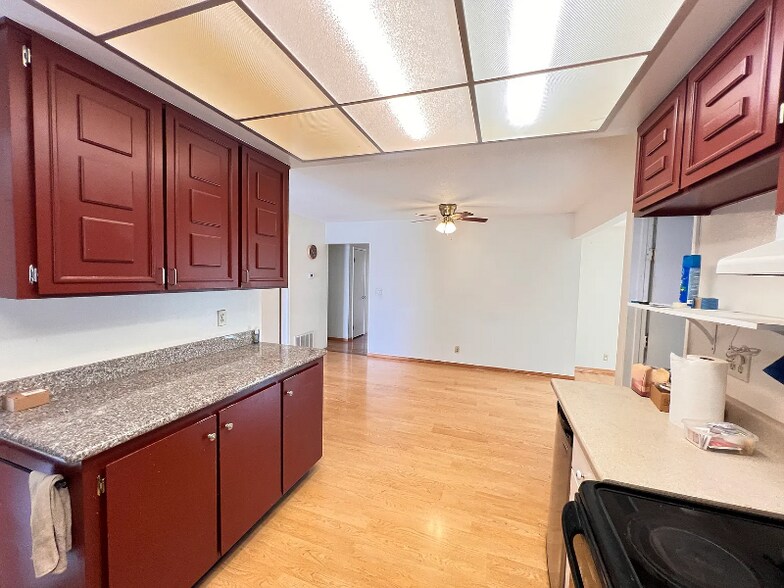 Primary Photo - 2880 Freeman Pl