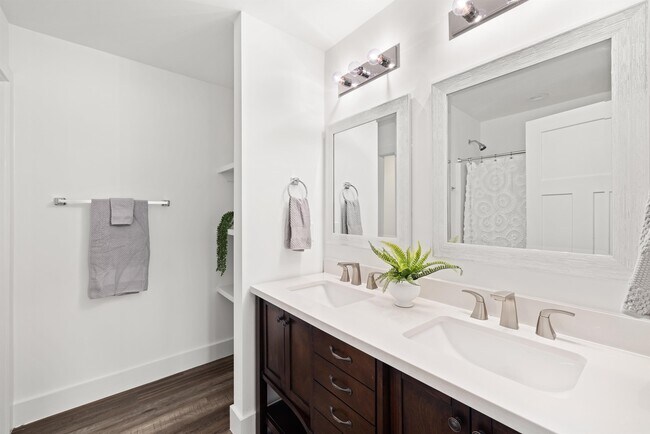 Building Photo - 1006 Kristal Wood Ln