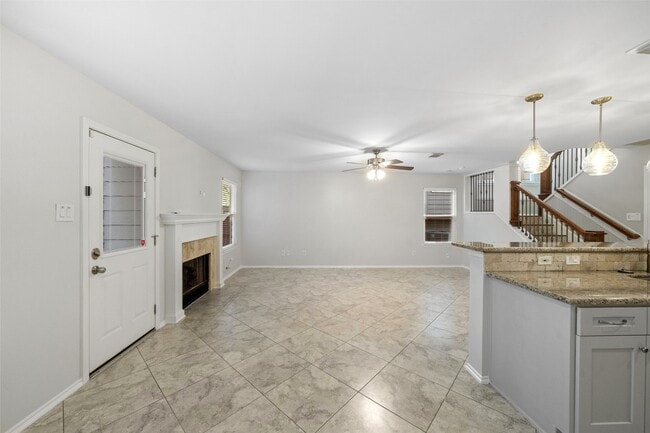 Building Photo - 131 N Villa Oaks Dr