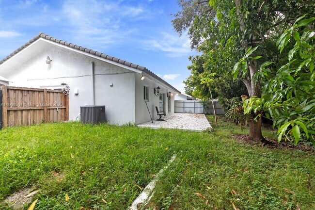 Building Photo - 9617 SW 144th Pl