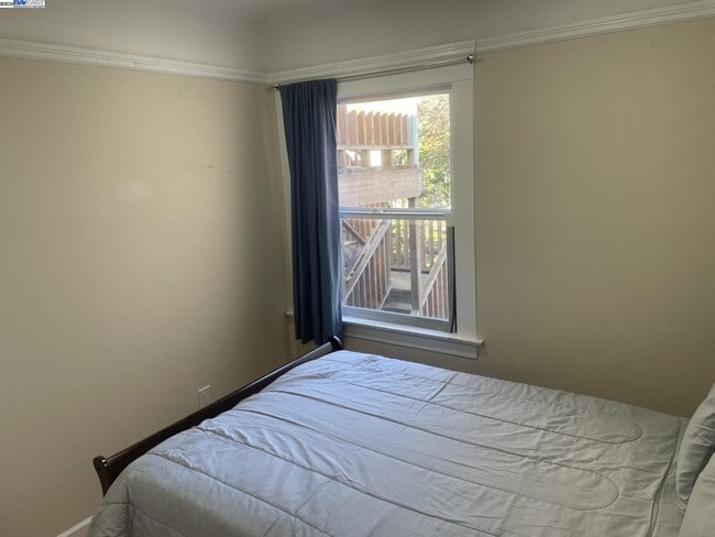 Building Photo - 586 39th Ave