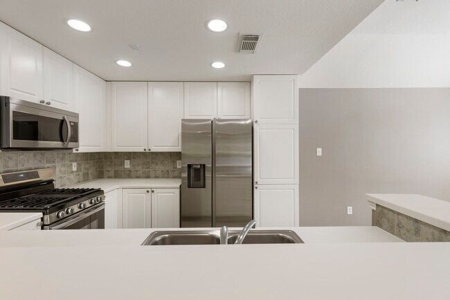 Building Photo - 67 Woodlily Pl