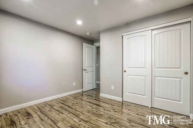 Building Photo - Stylish One-Level Living in East Vancouver!