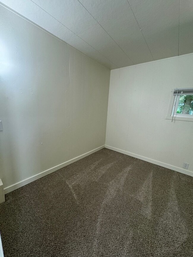 Building Photo - 2 Bedroom 1 Bathroom for rent 675 Square feet