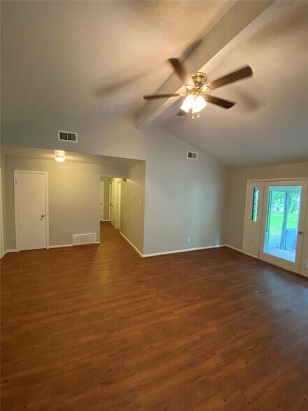 Building Photo - 1102 Laurel Hl Ct