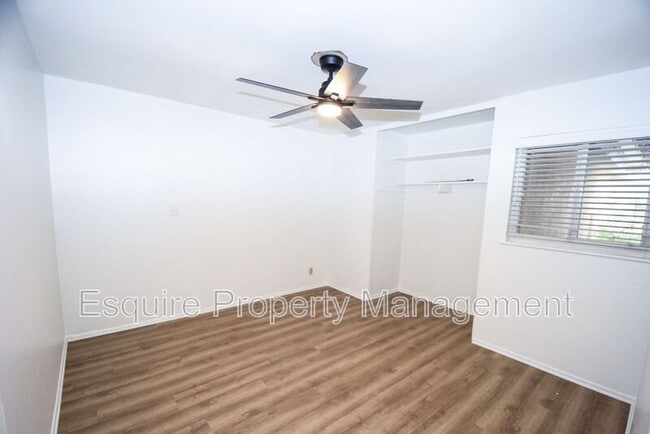Building Photo - 833 Sharon Dr