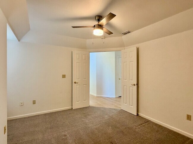 Building Photo - 5663 Montclair Cir