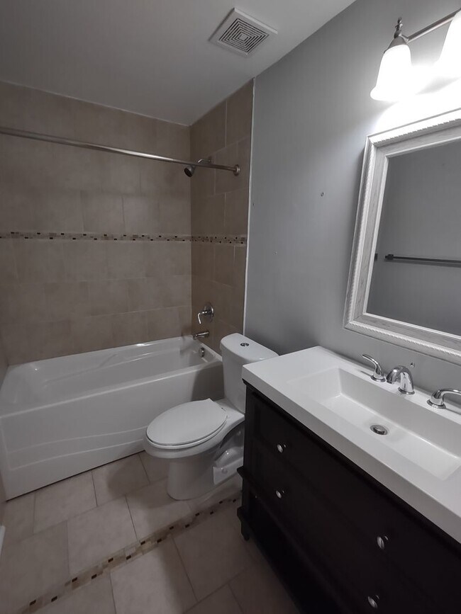 Building Photo - Pristine, move in ready ranch style home l...