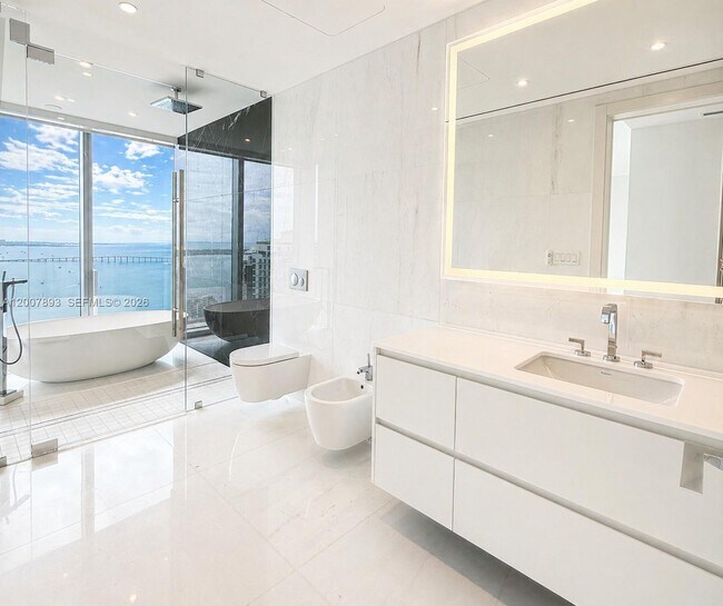 Building Photo - 300 Biscayne Blvd Way