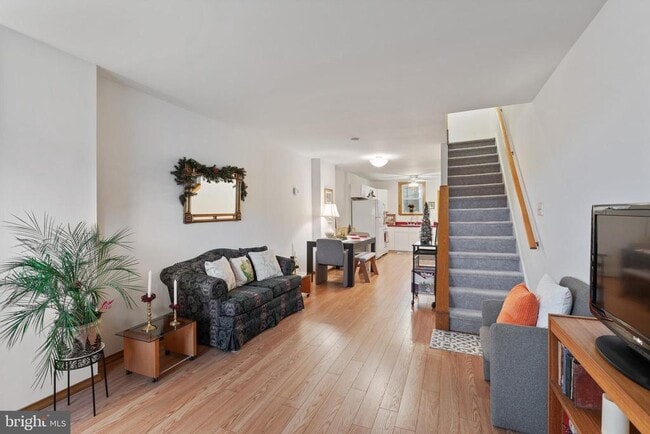 Building Photo - 3 W 1st Ave