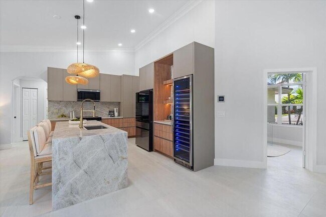 Building Photo - 1132 NE 3rd Ave