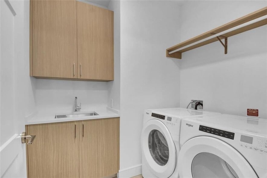 Building Photo - 2425 Peachtree Rd NE