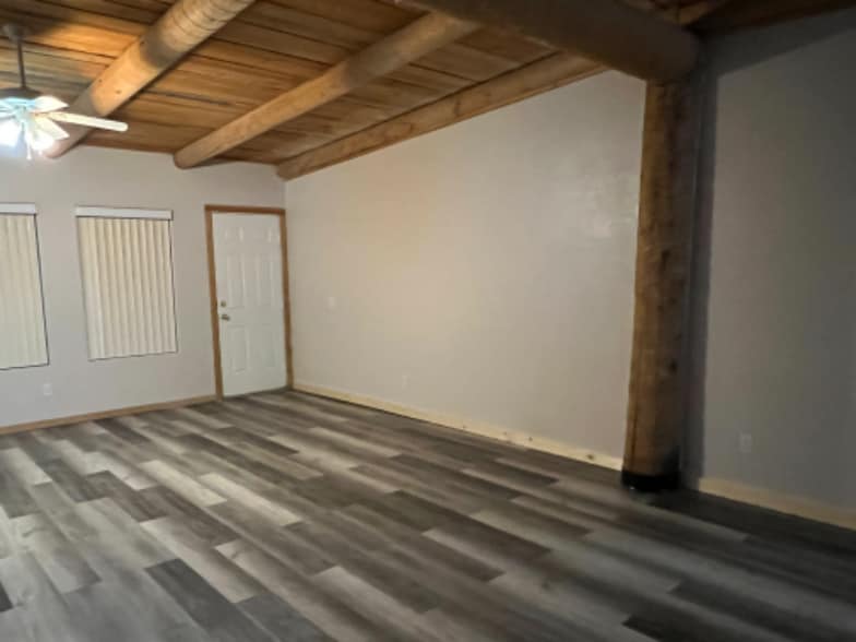 Building Photo - 2020 E Ambush St