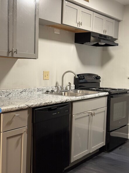 Building Photo - 1145 Fenmore Dr