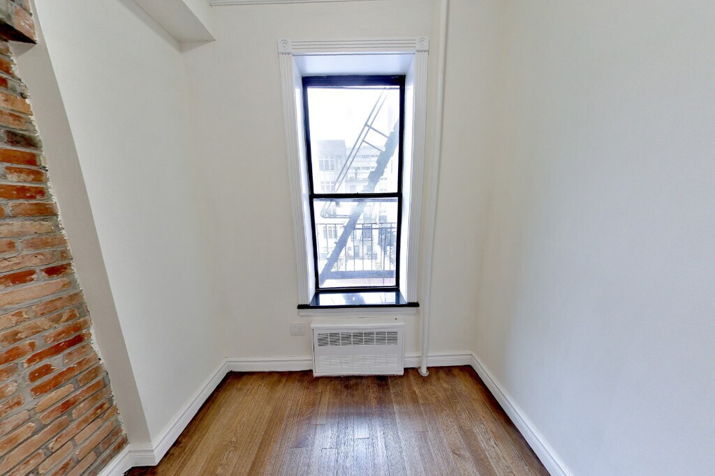 Building Photo - 424 W 51st St