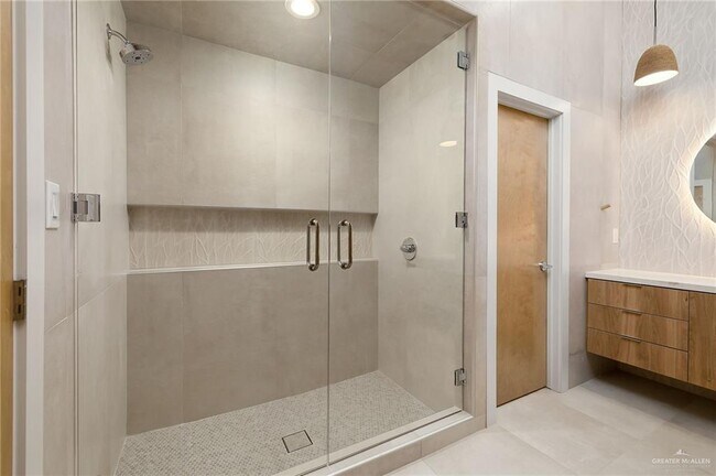 Building Photo - 24 Zenker Ave