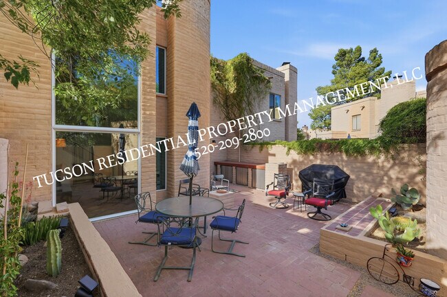 Building Photo - 2824 E Sierra Vista Rd