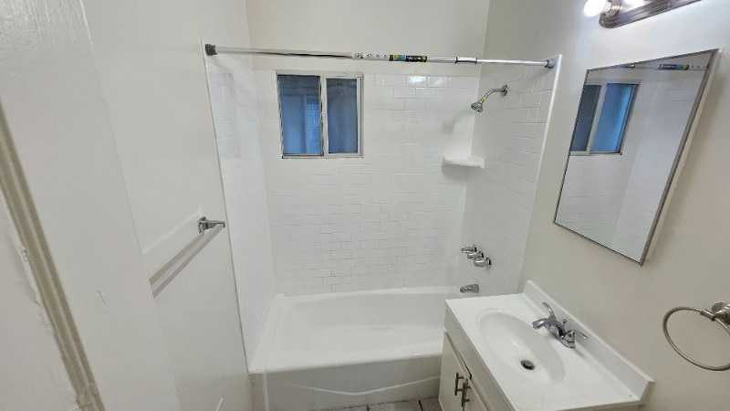 Building Photo - 519 N Gardner St