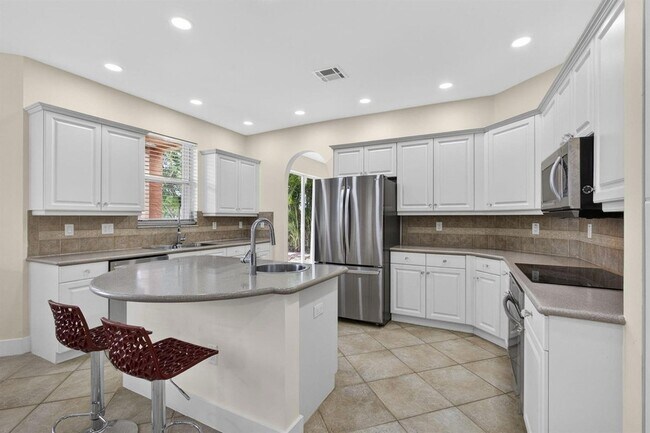 Building Photo - 1724 Annandale Cir