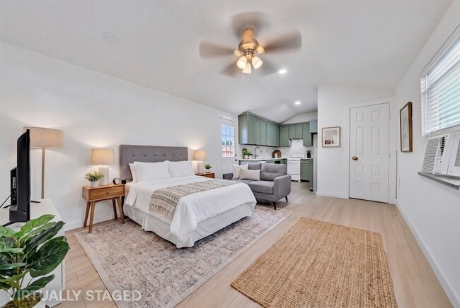 Building Photo - 601 Pearson Ave