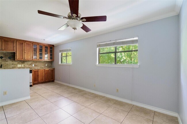 Building Photo - 407 E 45th St