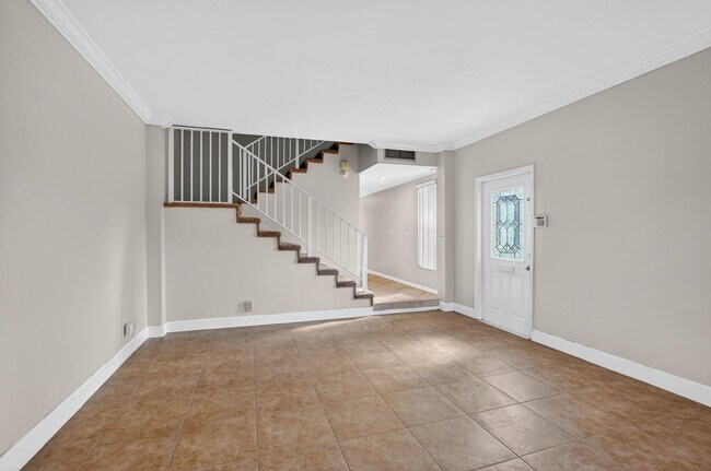 Building Photo - 596 SE 20th Ave