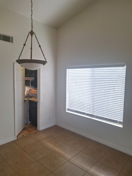 Building Photo - 39751 Amberley Cir