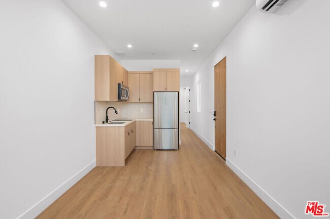 Building Photo - 5248 Auckland Ave