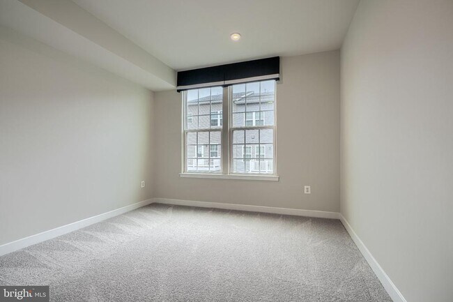 Building Photo - 10720 Presidential Pkwy