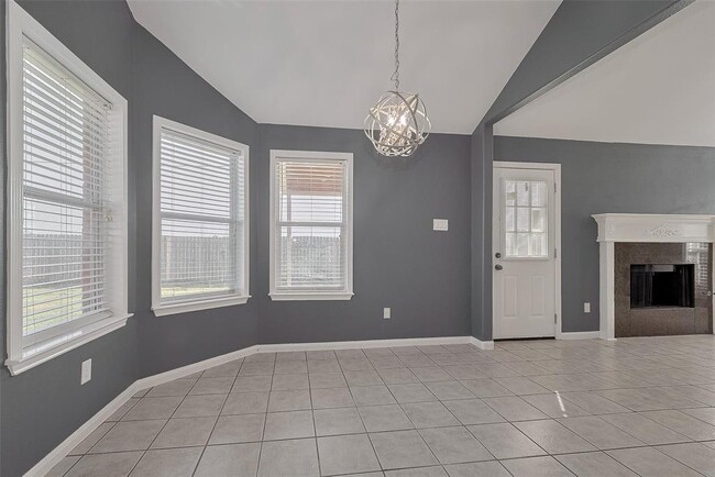 Building Photo - 9631 Highland Pointe Dr