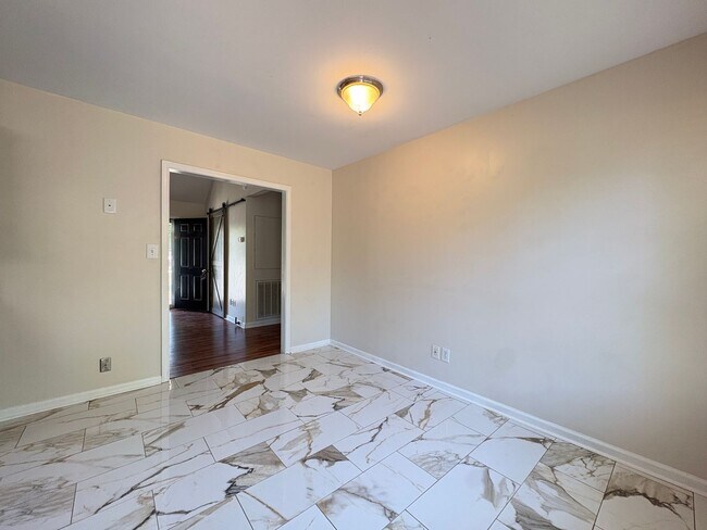 Building Photo - 3 Bedroom, 2 Bathroom House in Winston-Salem!