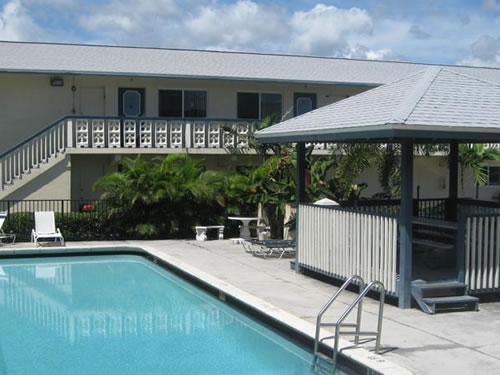 Pool - Colonial Park