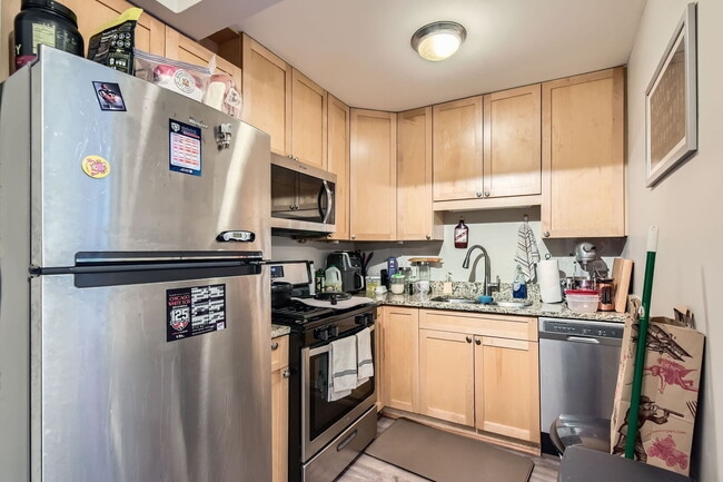 Building Photo - 644 W Arlington Pl