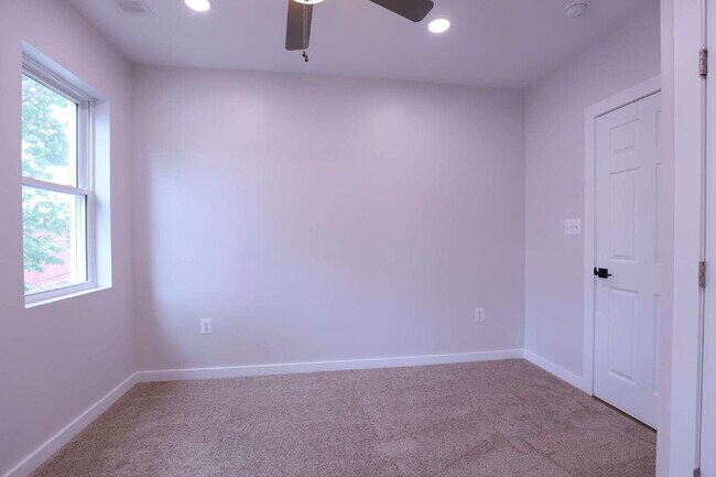 Building Photo - 2039 Rosedale St NE