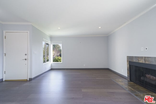 Building Photo - 2830 Lakeridge Ln